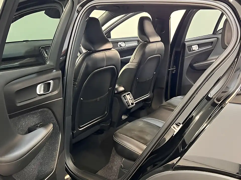 Used 2019 Volvo XC40 R-Design Pro Black Stone - Interior and Exterior details 18