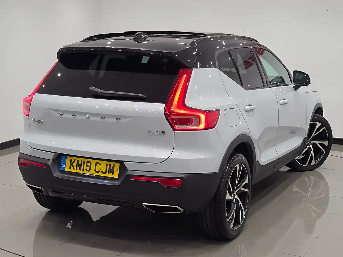 Used 2019 Volvo XC40 R-Design Pro Silver - Interior and Exterior details 10