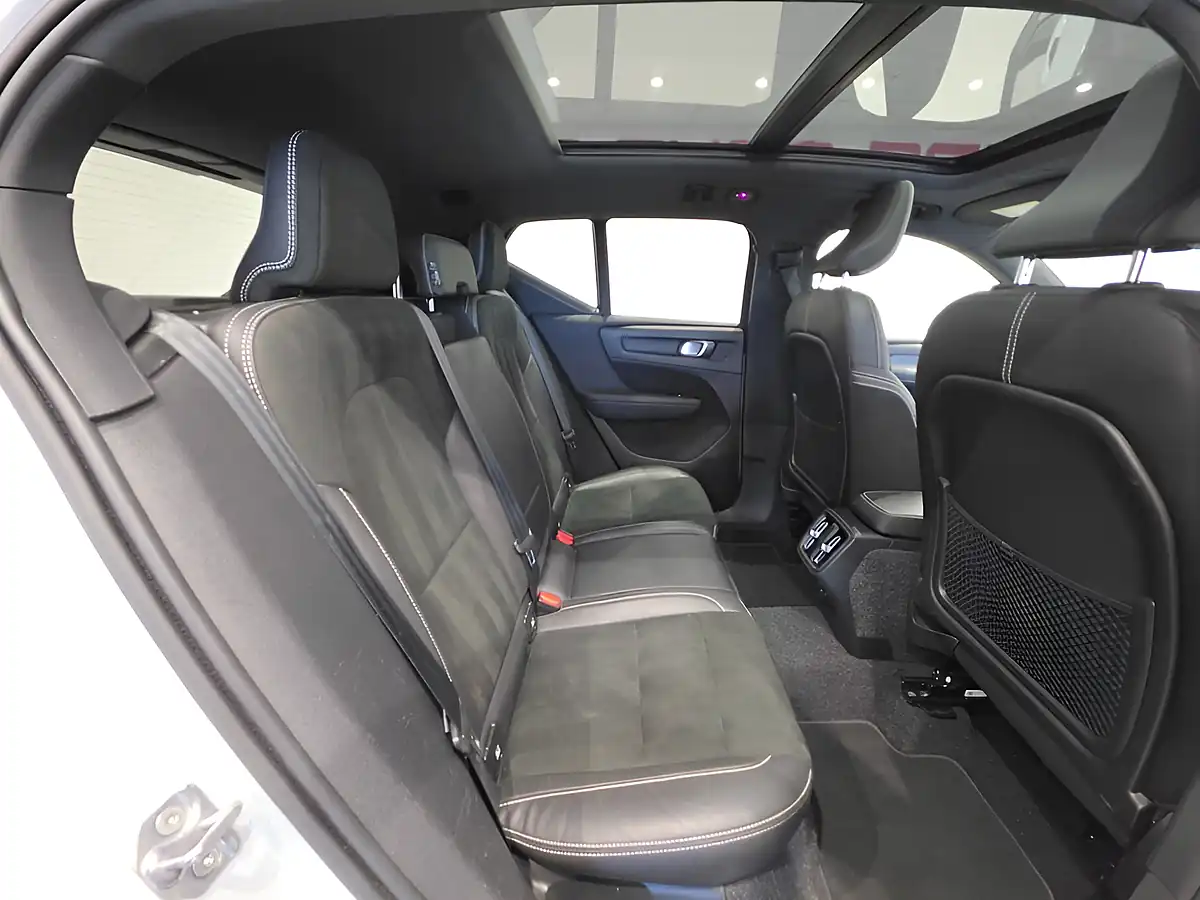 Used 2019 Volvo XC40 R-Design Pro Silver - Interior and Exterior details 11
