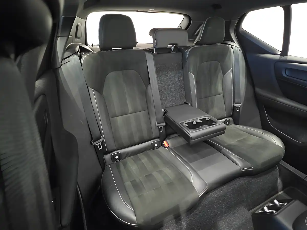 Used 2019 Volvo XC40 R-Design Pro Silver - Interior and Exterior details 12