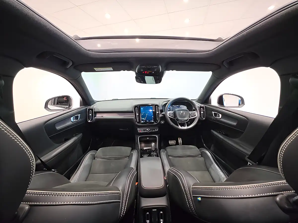 Used 2019 Volvo XC40 R-Design Pro Silver - Interior and Exterior details 17
