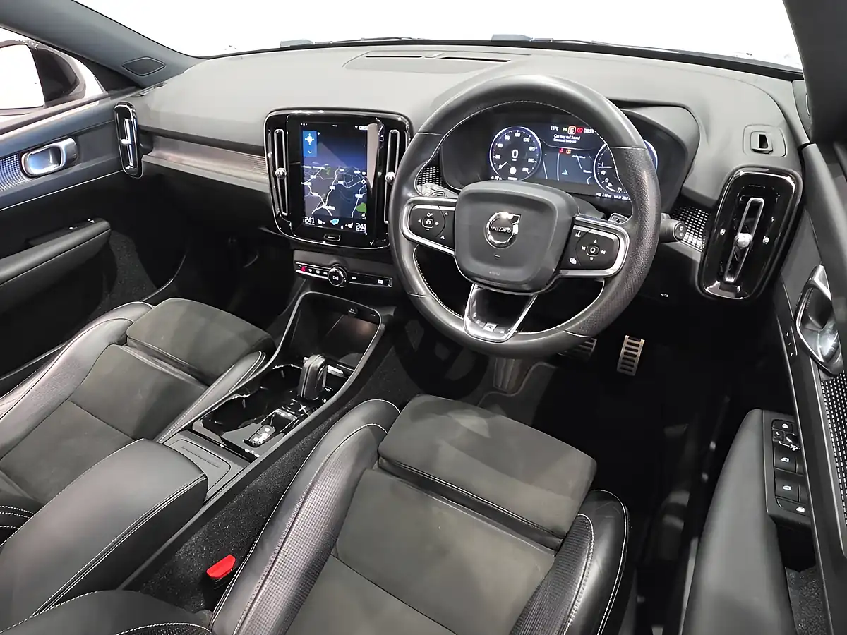 Used 2019 Volvo XC40 R-Design Pro Silver - Interior and Exterior details 18