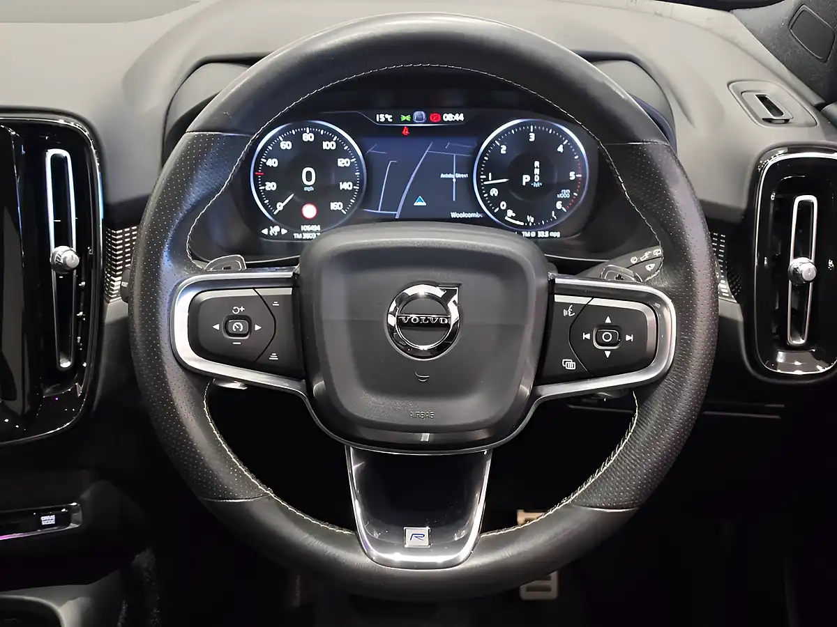 Used 2019 Volvo XC40 R-Design Pro Silver - Interior and Exterior details 20