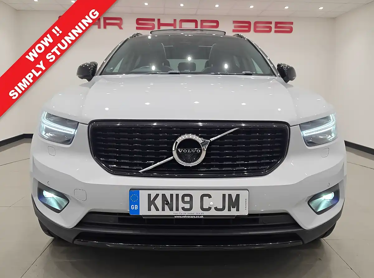Used 2019 Volvo XC40 R-Design Pro Silver - Interior and Exterior details 3