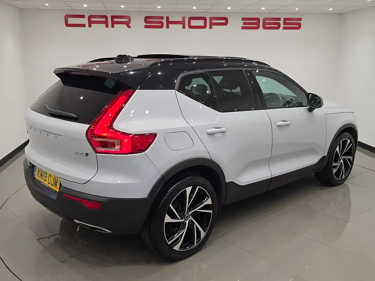 Used 2019 Volvo XC40 R-Design Pro Silver - Interior and Exterior details 9