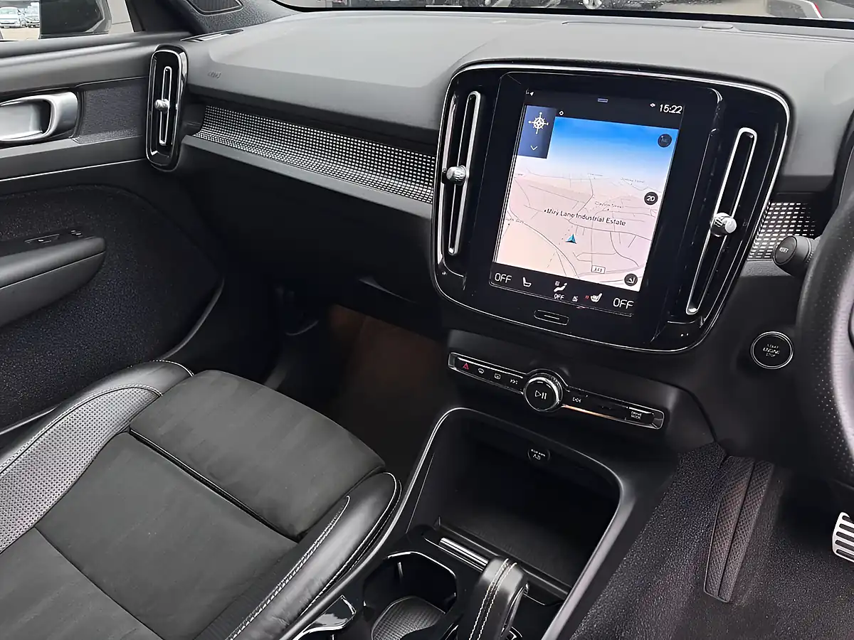 Used 2019 Volvo XC40 R-Design Pro Silver - Interior and Exterior details 11