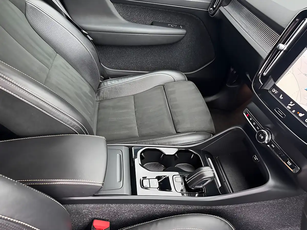 Used 2019 Volvo XC40 R-Design Pro Silver - Interior and Exterior details 14