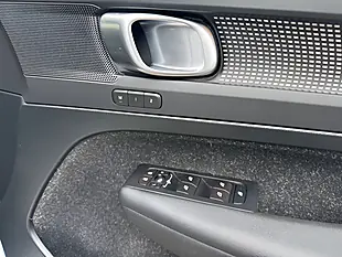 Used 2019 Volvo XC40 R-Design Pro Silver - Interior and Exterior details 16