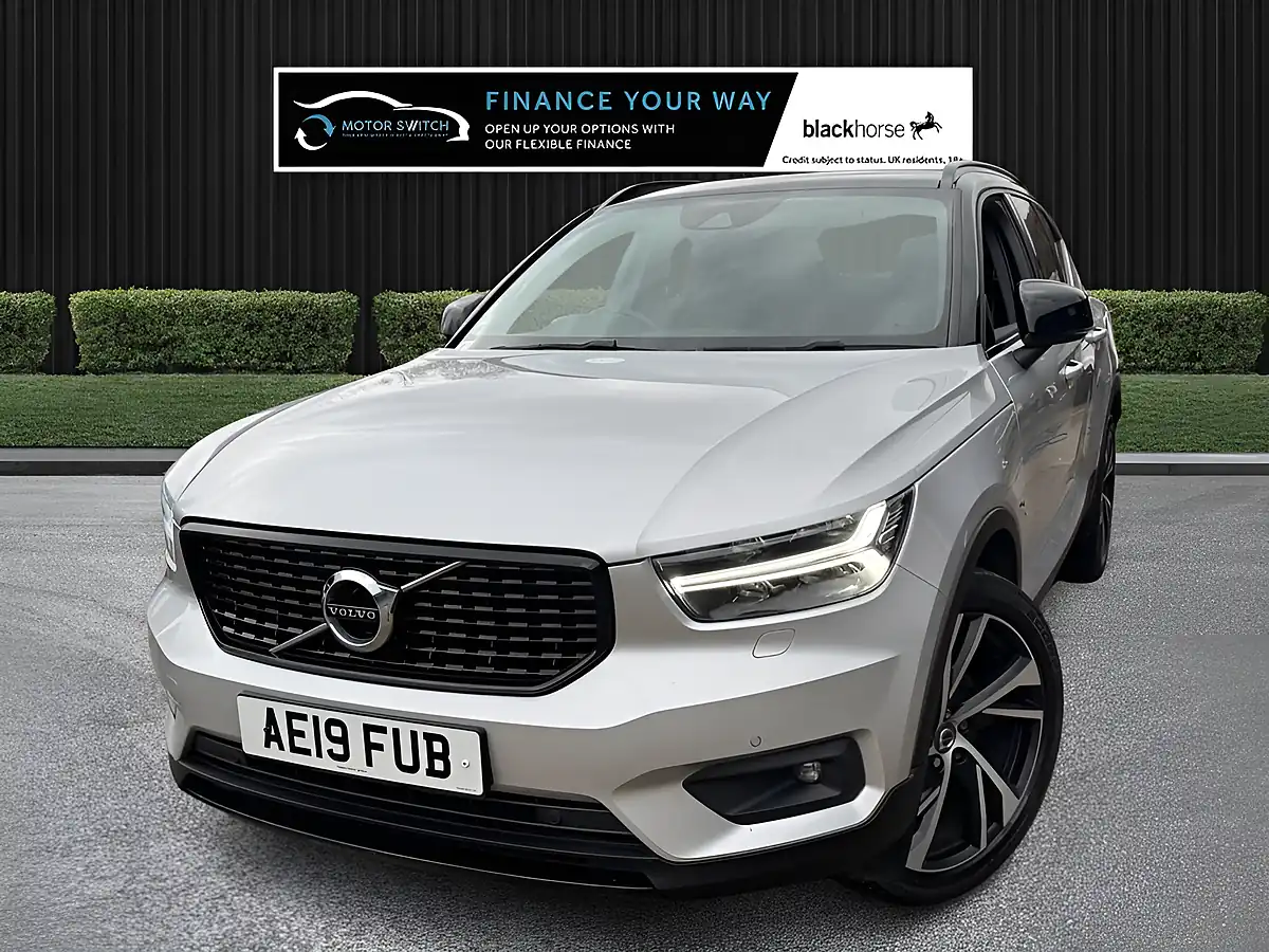 Used 2019 Volvo XC40 R-Design Pro Silver - Interior and Exterior details 3