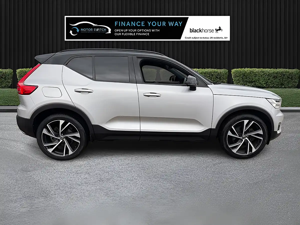 Used 2019 Volvo XC40 R-Design Pro Silver - Interior and Exterior details 4