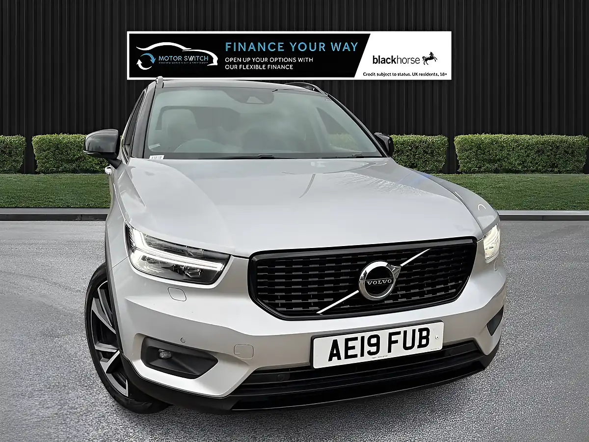 Used 2019 Volvo XC40 R-Design Pro Silver - Interior and Exterior details 5