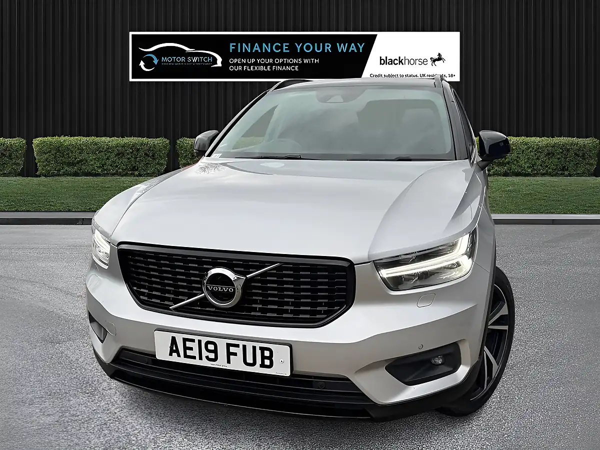 Used 2019 Volvo XC40 R-Design Pro Silver - Interior and Exterior details 6
