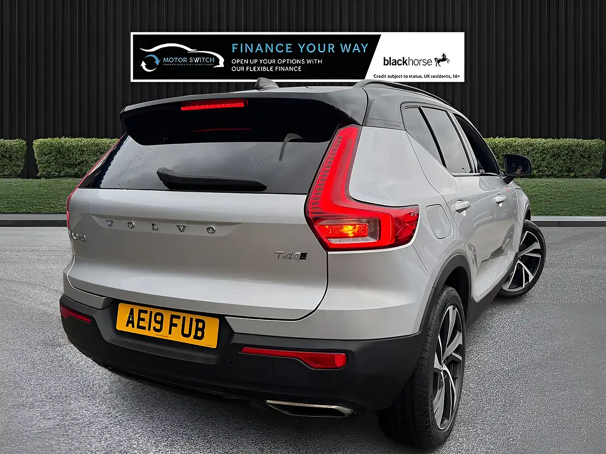 Used 2019 Volvo XC40 R-Design Pro Silver - Interior and Exterior details 8