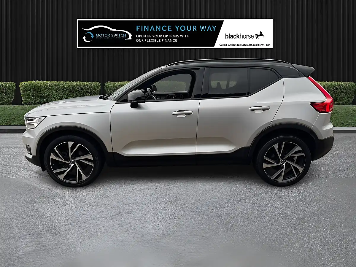 Used 2019 Volvo XC40 R-Design Pro Silver - Interior and Exterior details 9