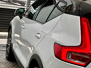Used 2019 Volvo XC40 R-Design Pro White - Interior and Exterior details 10