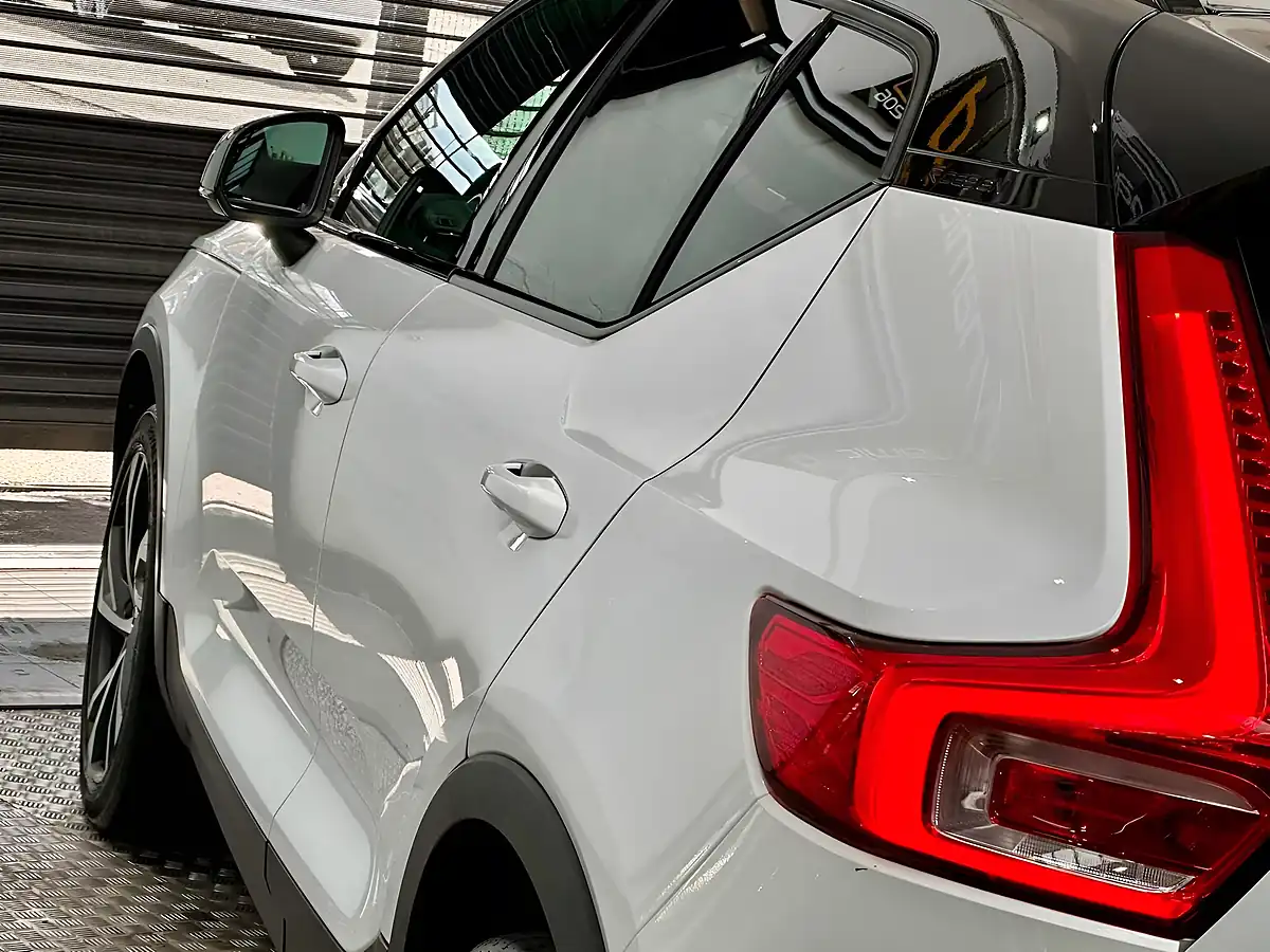 Used 2019 Volvo XC40 R-Design Pro White - Interior and Exterior details 10