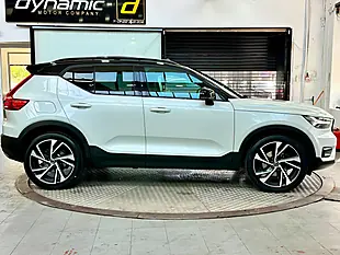 Used 2019 Volvo XC40 R-Design Pro White - Interior and Exterior details 11