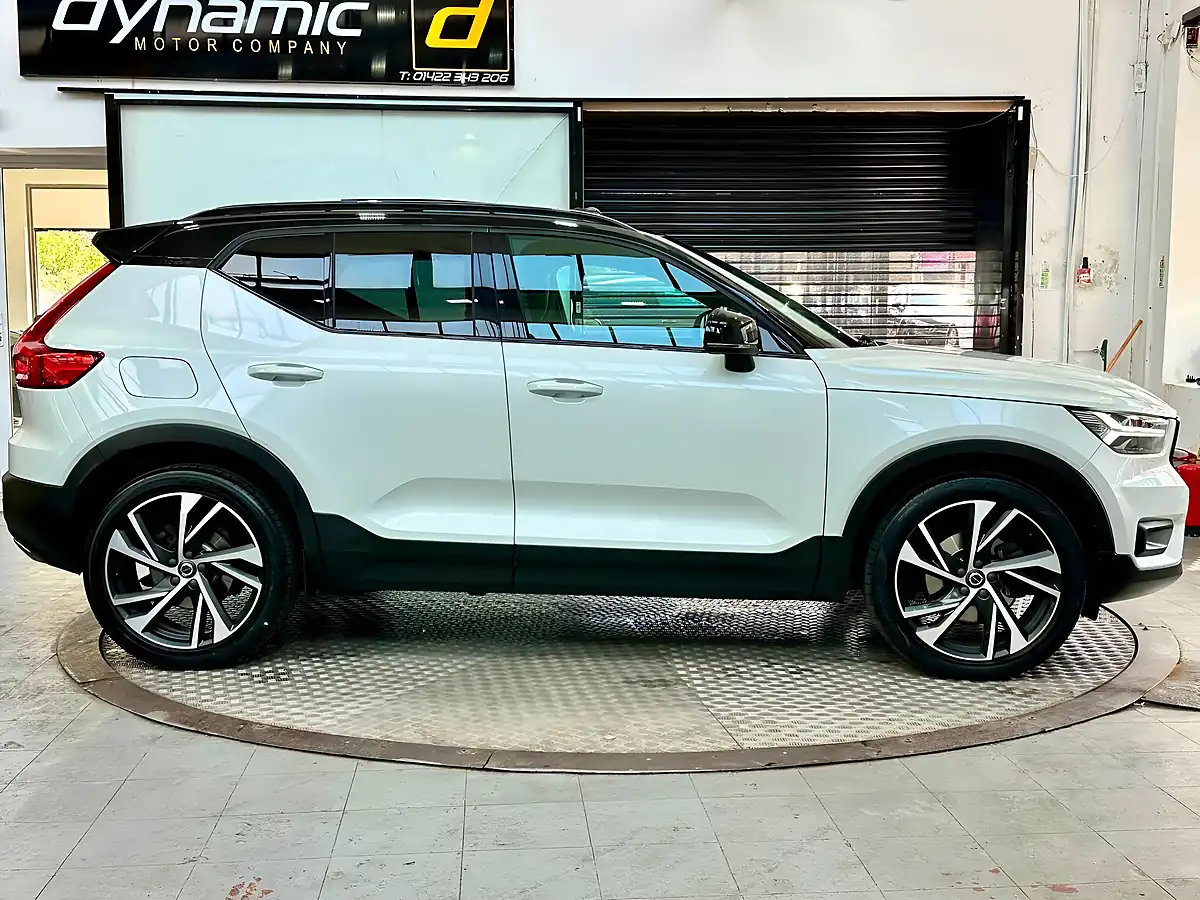 Used 2019 Volvo XC40 R-Design Pro White - Interior and Exterior details 11