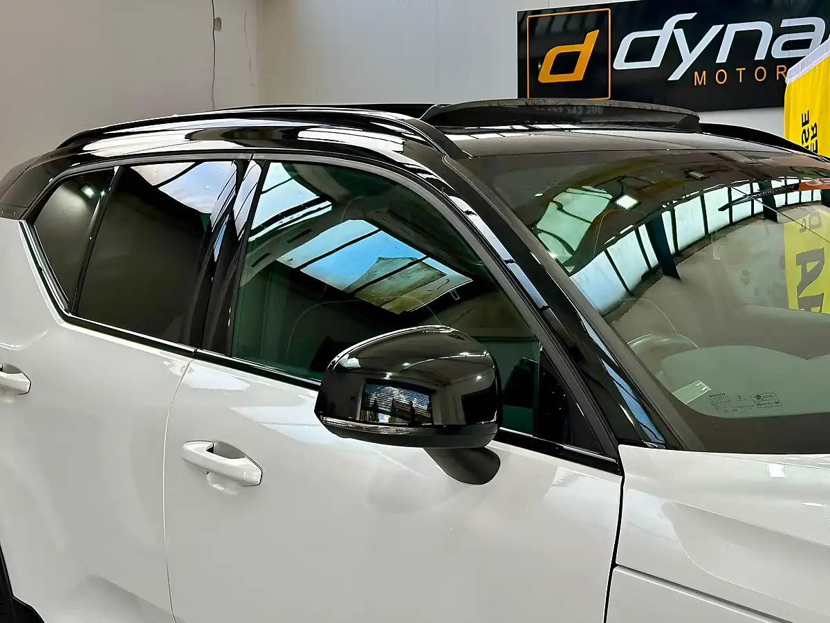 Used 2019 Volvo XC40 R-Design Pro White - Interior and Exterior details 14