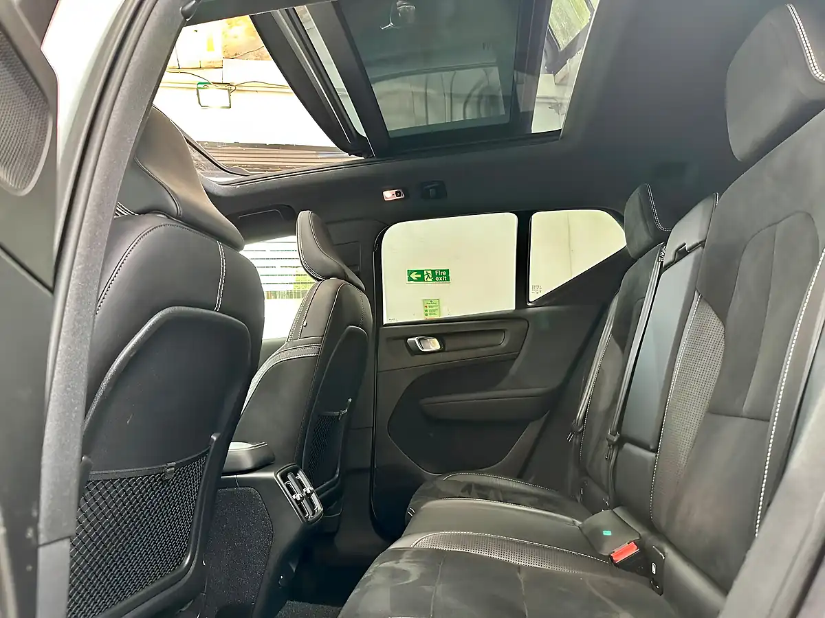 Used 2019 Volvo XC40 R-Design Pro White - Interior and Exterior details 16