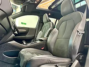 Used 2019 Volvo XC40 R-Design Pro White - Interior and Exterior details 17