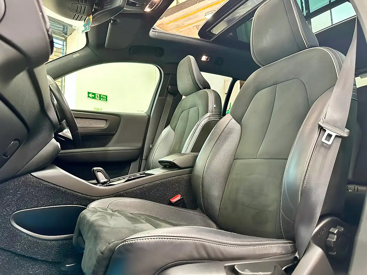Used 2019 Volvo XC40 R-Design Pro White - Interior and Exterior details 17