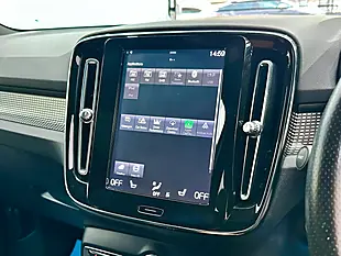 Used 2019 Volvo XC40 R-Design Pro White - Interior and Exterior details 18