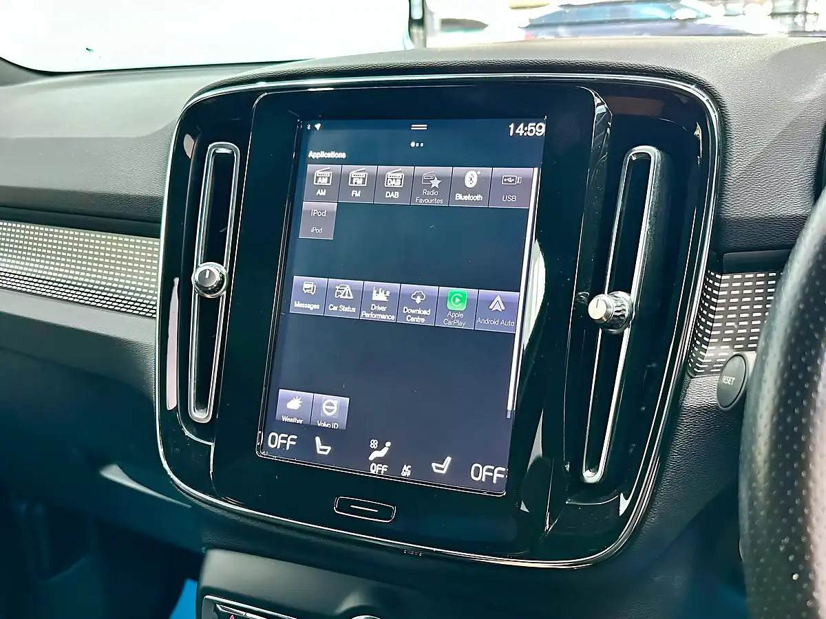 Used 2019 Volvo XC40 R-Design Pro White - Interior and Exterior details 18