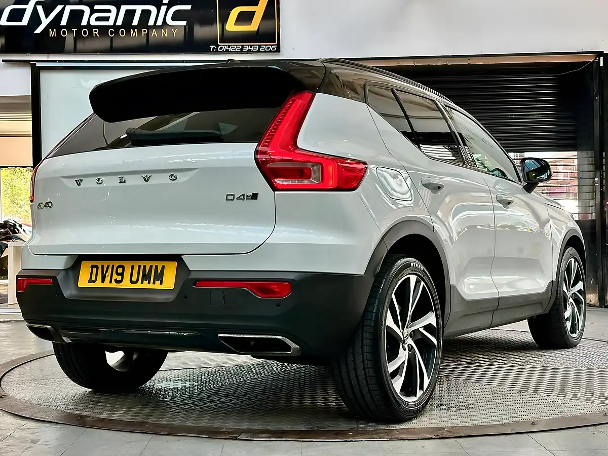 Used 2019 Volvo XC40 R-Design Pro White - Interior and Exterior details 4