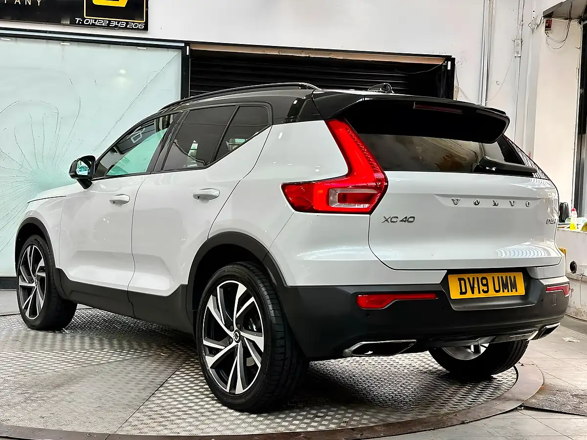 Used 2019 Volvo XC40 R-Design Pro White - Interior and Exterior details 5