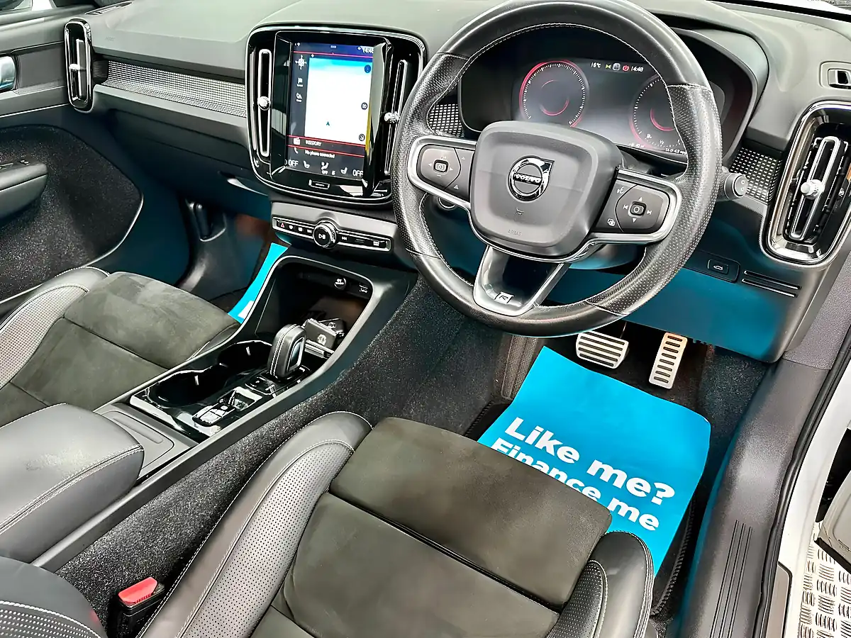 Used 2019 Volvo XC40 R-Design Pro White - Interior and Exterior details 6