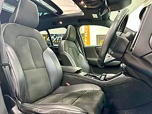 Used 2019 Volvo XC40 R-Design Pro White - Interior and Exterior details 7