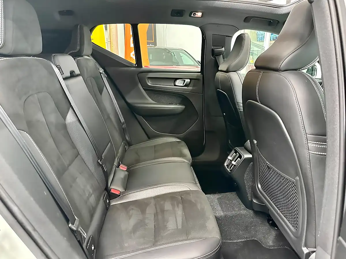 Used 2019 Volvo XC40 R-Design Pro White - Interior and Exterior details 8
