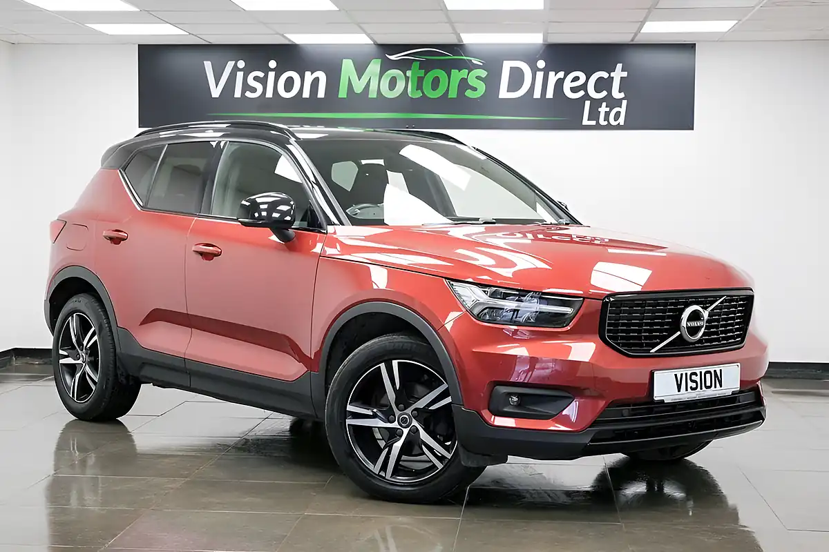 Used 2019 Volvo XC40 R-Design Red - Front View