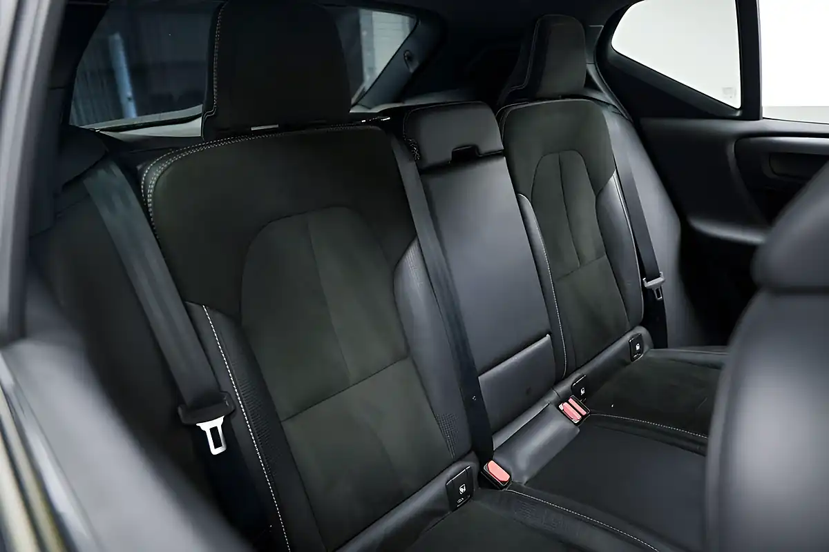 Used 2019 Volvo XC40 R-Design Red - Interior and Exterior details 10