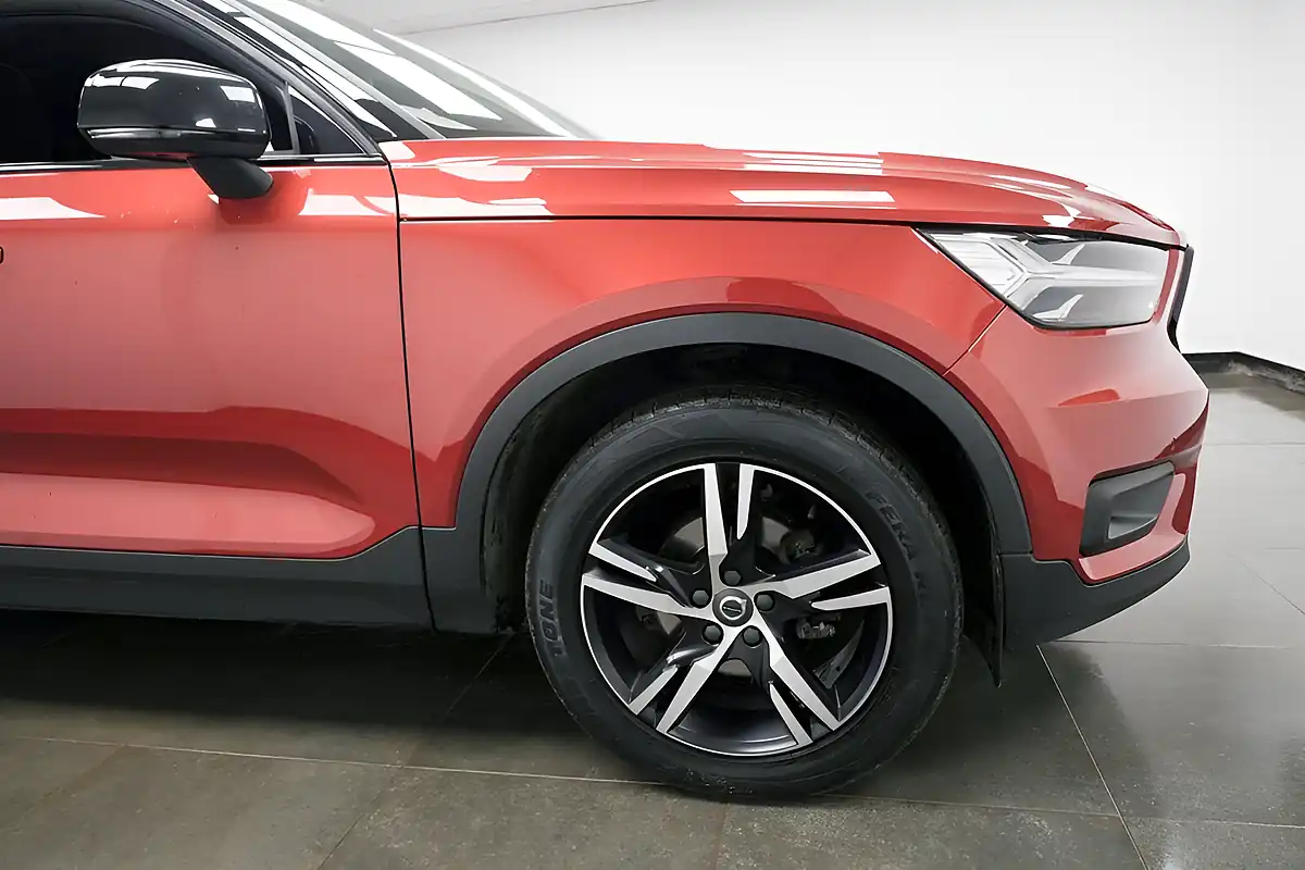 Used 2019 Volvo XC40 R-Design Red - Interior and Exterior details 14