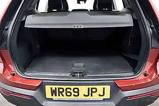 Used 2019 Volvo XC40 R-Design Red - Interior and Exterior details 17