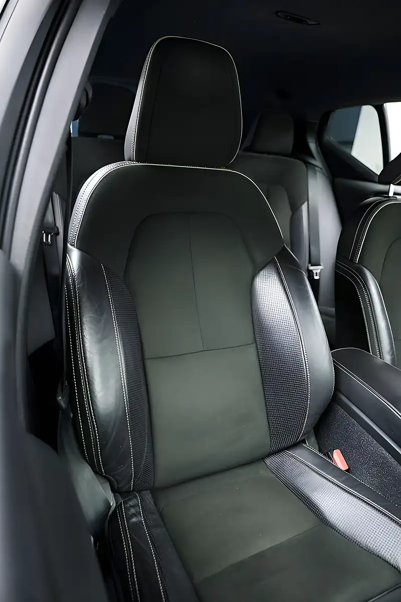 Used 2019 Volvo XC40 R-Design Red - Interior and Exterior details 20