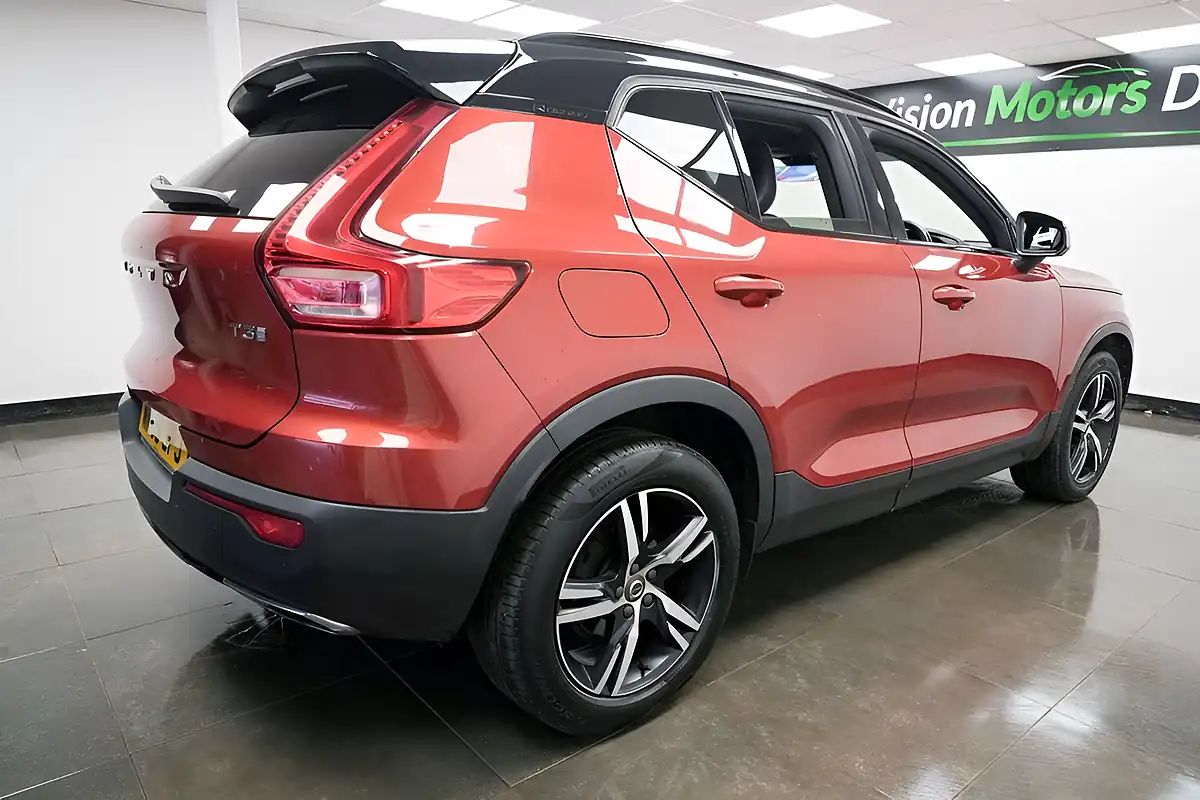 Used 2019 Volvo XC40 R-Design Red - Interior and Exterior details 4