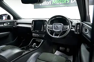 Used 2019 Volvo XC40 R-Design Red - Interior and Exterior details 5