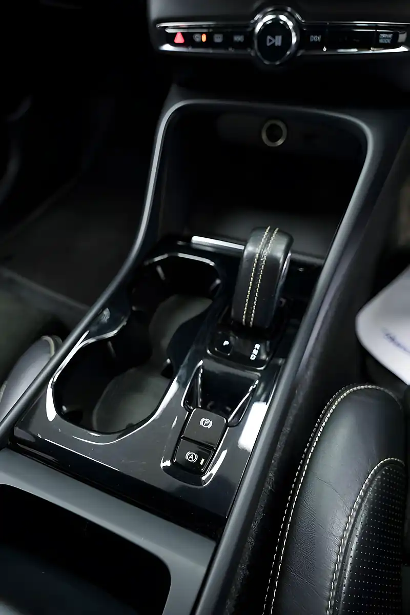 Used 2019 Volvo XC40 R-Design Red - Interior and Exterior details 7