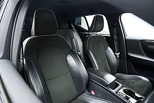 Used 2019 Volvo XC40 R-Design Red - Interior and Exterior details 8