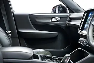 Used 2019 Volvo XC40 R-Design Red - Interior and Exterior details 9
