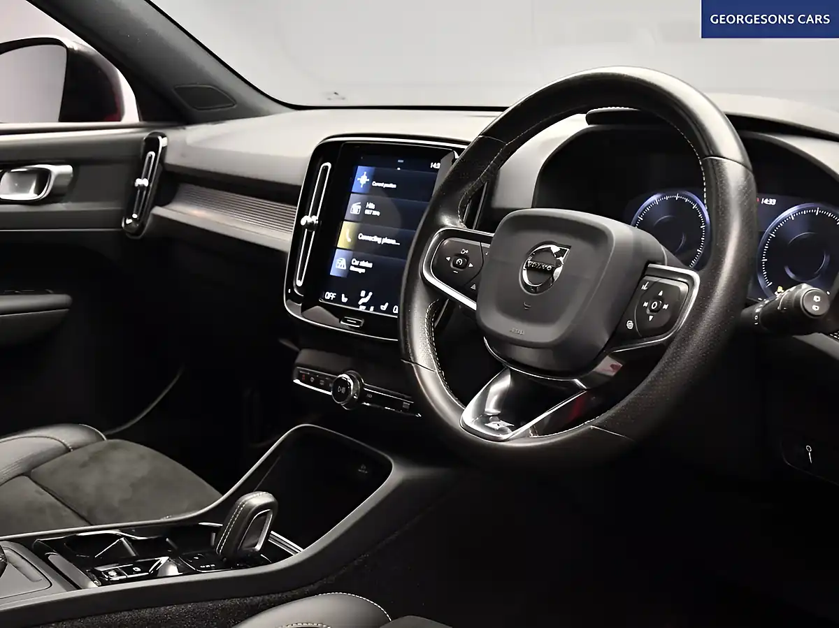 Used 2019 Volvo XC40 R-Design Red - Interior and Exterior details 11