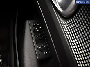 Used 2019 Volvo XC40 R-Design Red - Interior and Exterior details 16