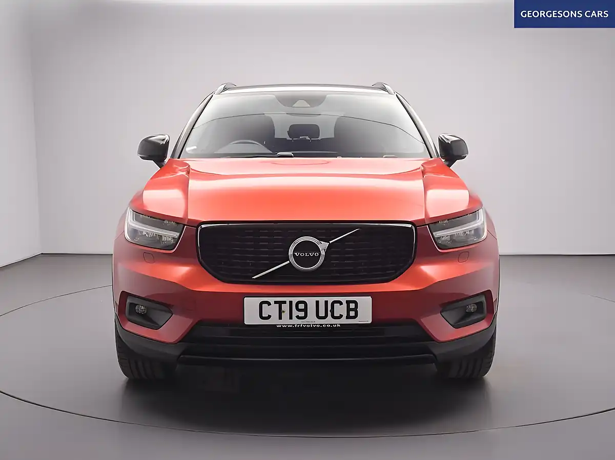 Used 2019 Volvo XC40 R-Design Red - Interior and Exterior details 4