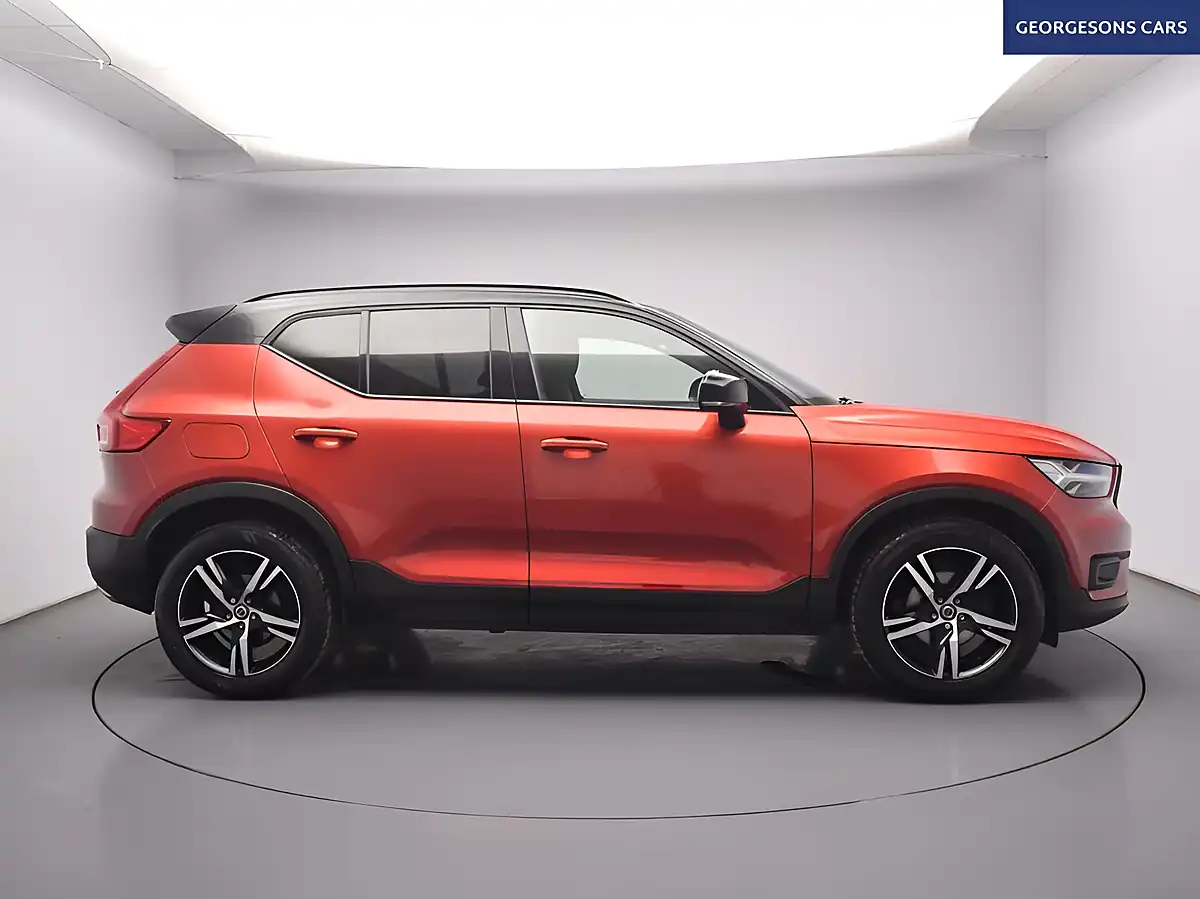 Used 2019 Volvo XC40 R-Design Red - Interior and Exterior details 6