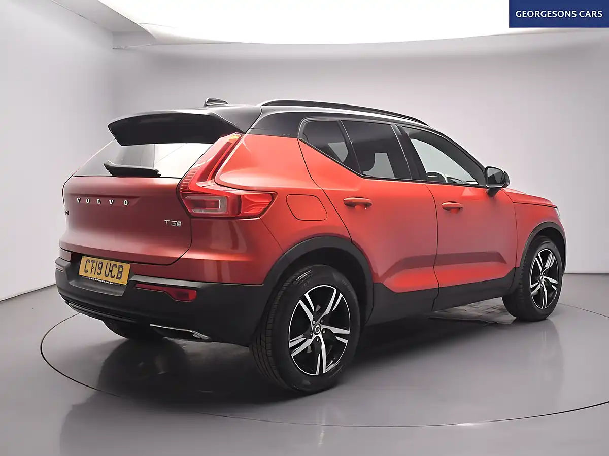 Used 2019 Volvo XC40 R-Design Red - Interior and Exterior details 7