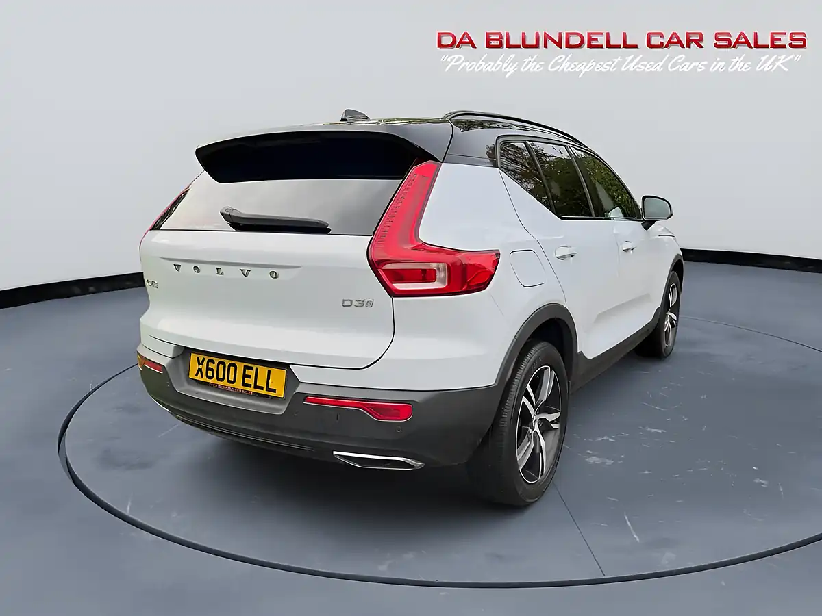 Used 2019 Volvo XC40 R-Design Silver - Interior and Exterior details 11