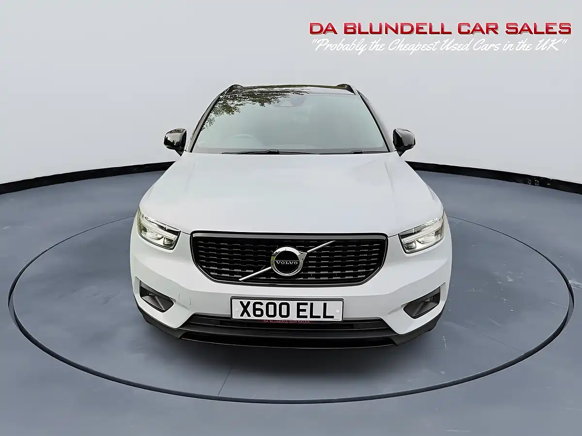 Used 2019 Volvo XC40 R-Design Silver - Interior and Exterior details 14